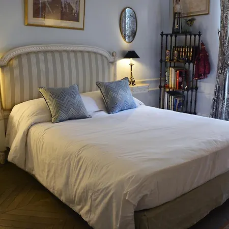 Eiffel Tower-alma Paris