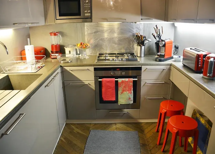 Eiffel Tower-alma アパート *