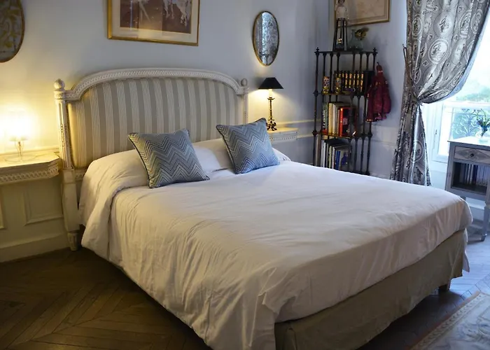 Eiffel Tower-alma パリ