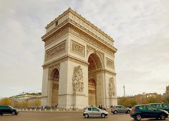 Eiffel Tower-alma شقة